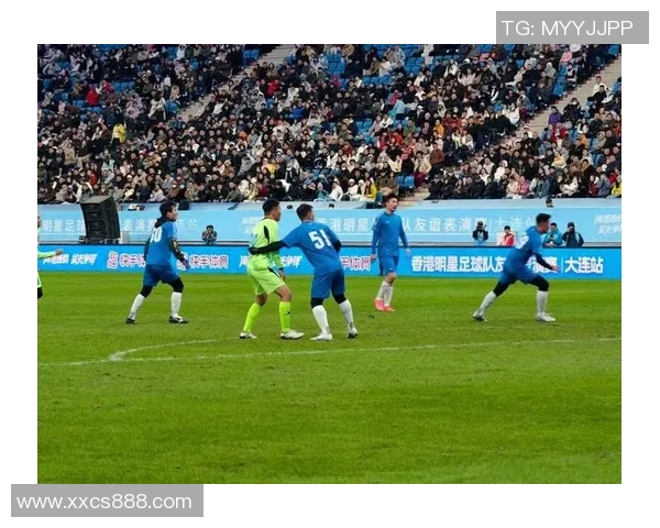 12月足球明星闪耀赛场展现非凡技艺与激情瞬间